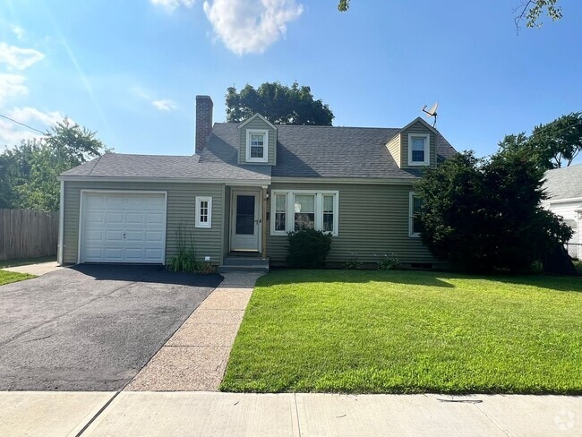 Building Photo - Beautiful Single Family Home in East Sprin...