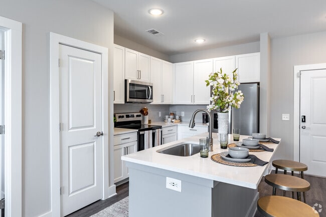 2BR, 2BA - 1,030SF (Type B1) - Kitchen