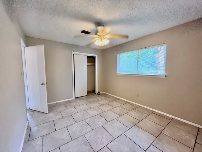 Building Photo - 3021 Sycamore Ave Unit 8