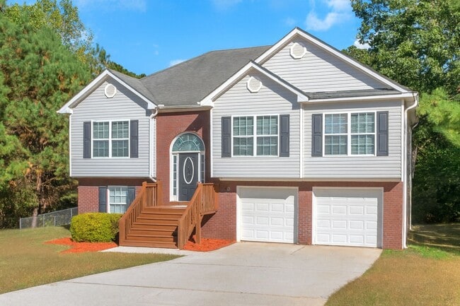 Photo - Spacious 4-Bedroom Split Foyer with 3 Bath...