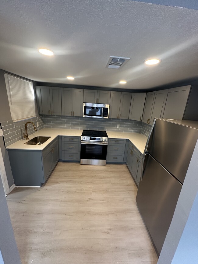 Photo - 3150 Belden Cir