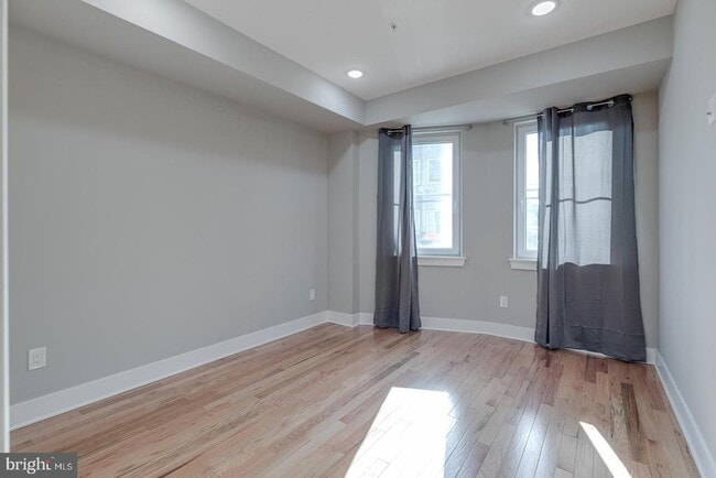 Photo - 2113 Master St