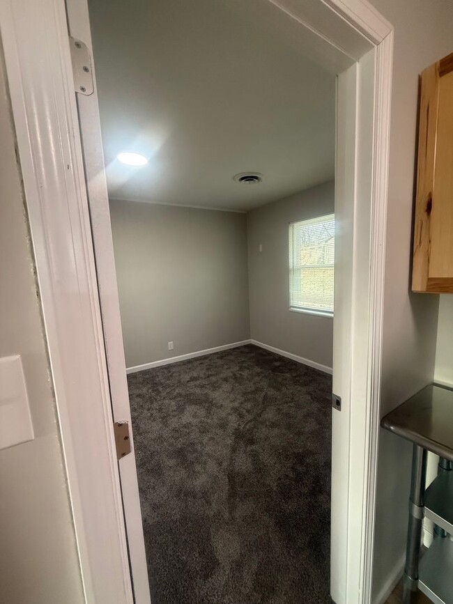 Photo - 715 Demaret Dr Unidad B