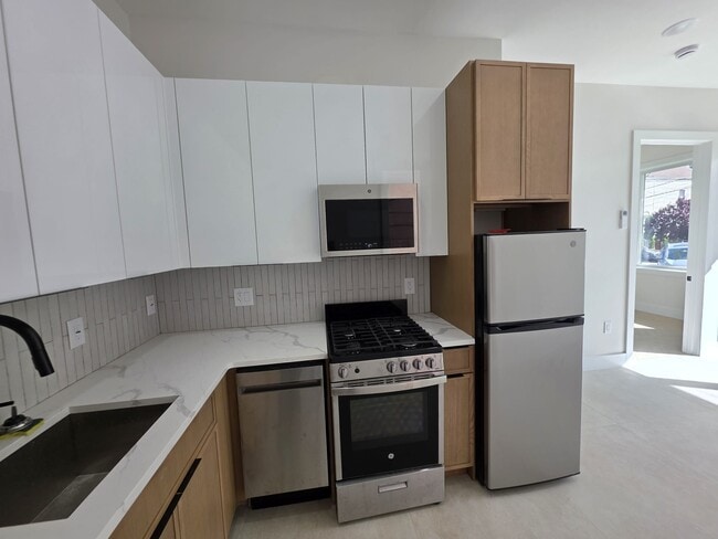 Building Photo - 41 Lembeck Ave Unit 101
