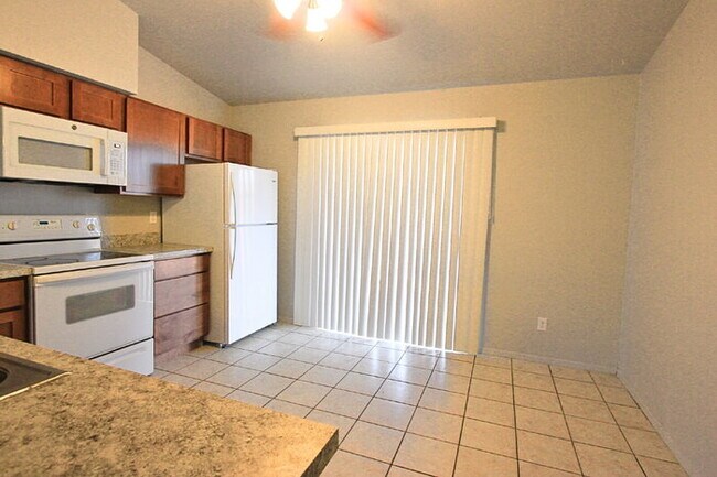 Photo - 4717 E Camino St Apartamento Unidad 2