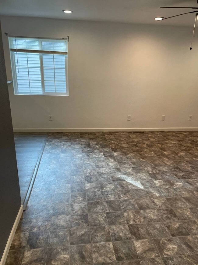 Photo - 608 W 8th St