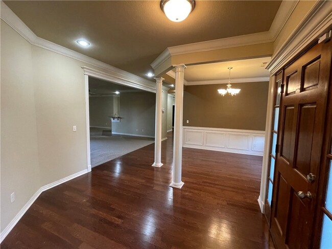 Photo - 2427 W McKinley Blvd