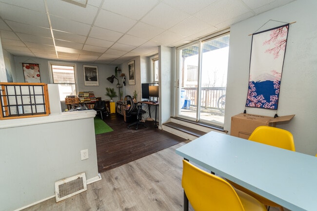 Building Photo - 165 Kendall Ave Unit 2