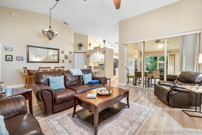 Photo - 1804 Rosewood Way