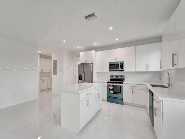 Building Photo - 250 SW 159th Ln Rental