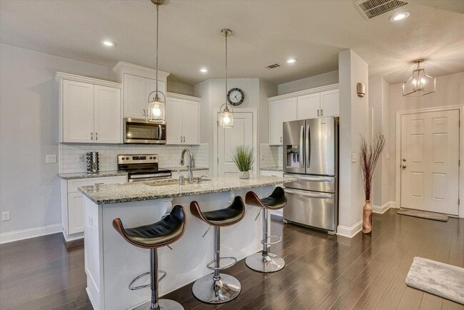 Photo - 685 Red Cedar Ct