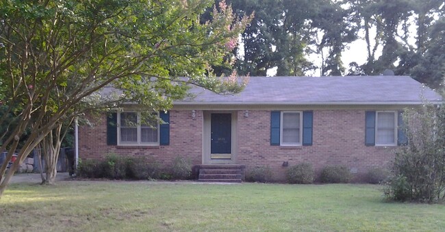 Cozy 3-Bedroom, 2.5 Bathroom Brick Home - Cozy 3-Bedroom, 2.5 Bathroom Brick Home