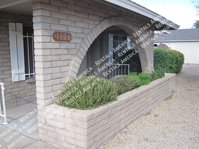 Photo - 1028 E Paradise Ln