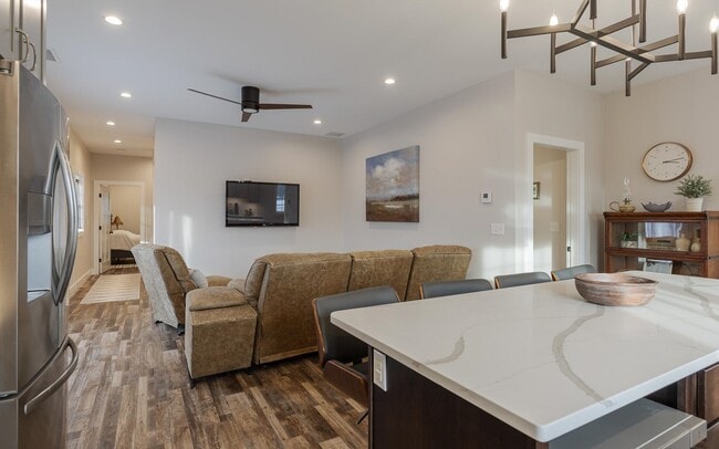 60 Dearborn Cir
