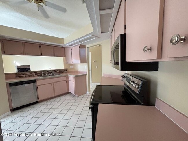 Photo - 10422 Henderson St