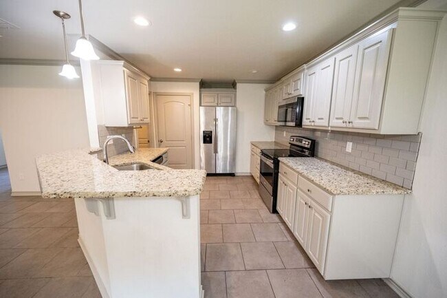 Photo - Beautiful 3 Bedroom 2 Bathroom Townhouse i...