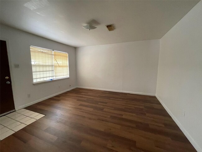 Building Photo - 4823 Shreveport Blvd Rental