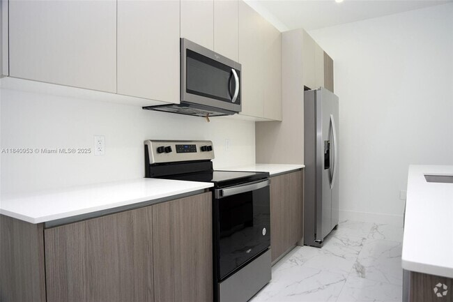 Building Photo - 4218 NE 7th Ter Rental