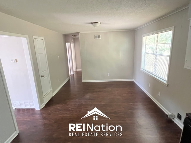 Photo - COZY & CLEAN! 3BR Memphis Value | Hardwoods & Open Kitchen | Fenced Yard!