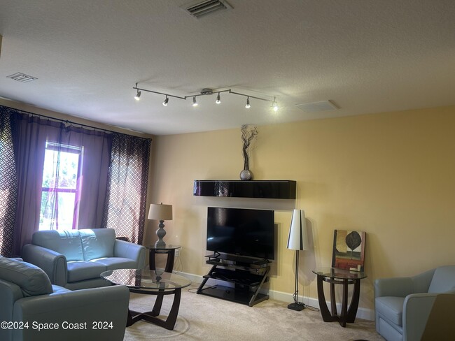 Photo - 755 Ventura Dr