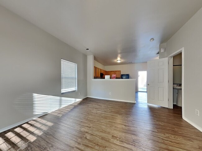 Photo - 9115 Newfield St