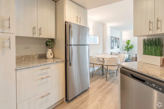 1BR, 1BA - 525SF - Kitchen - Three Round Tower B&C