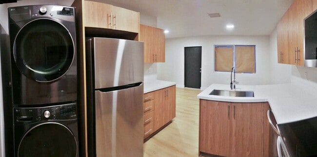 Building Photo - Samuel Duplex Unit 4557