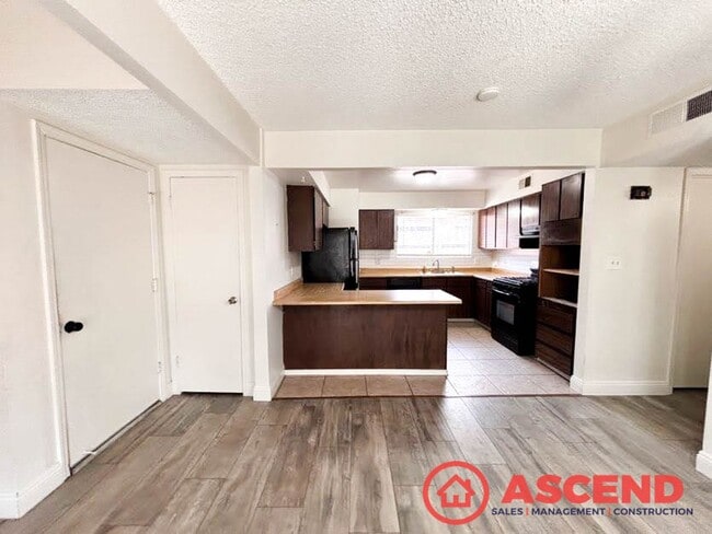 Photo - Spacious 3 Bed, 2 Bath Home with Garage & Full Appliances in North Bakersfield