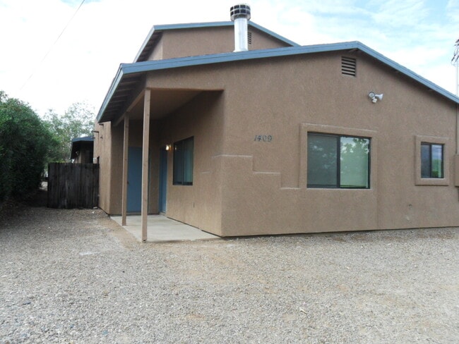 Photo - 1409 E Elm St