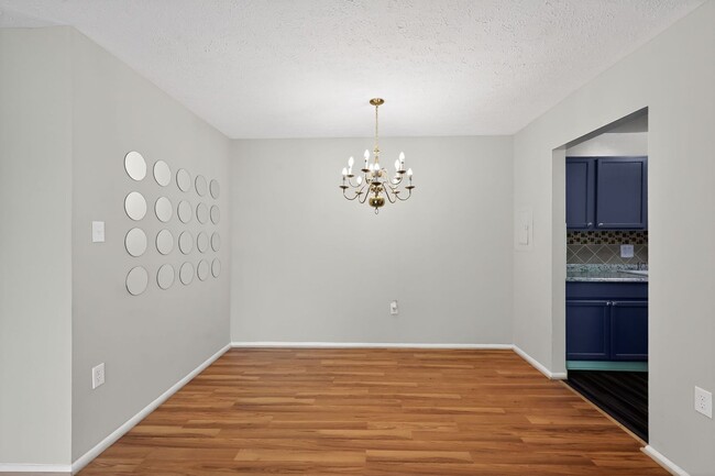 Photo - 5200 Newton St