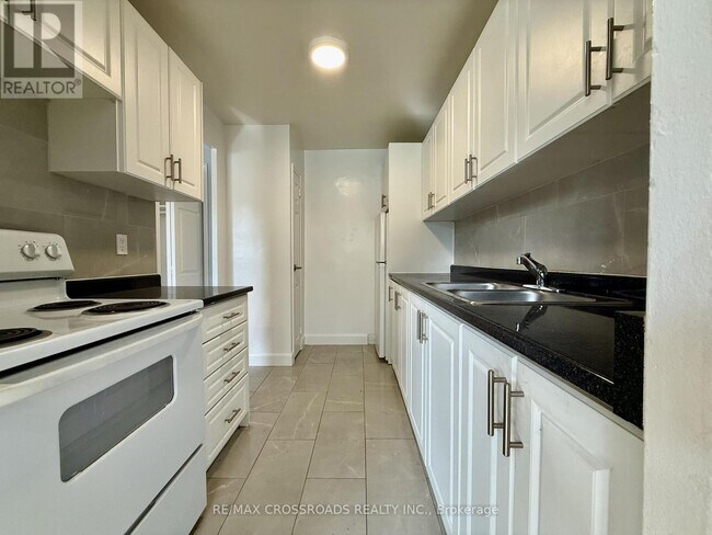 Photo - 363 Lakeshore Rd E Unit 103