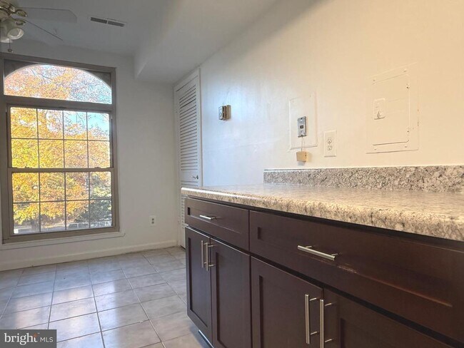 Photo - 3300 Woodburn Village Dr Unidad 23