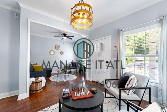 Cozy 3 bedroom house located one block from the Beltline!