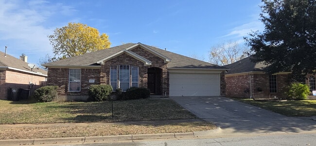 Photo - Large 4 Bedroom in Kennedale ISD