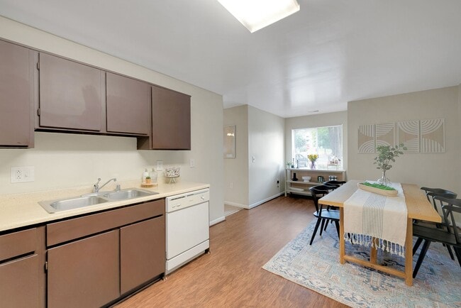 Photo - Woodbridge Station