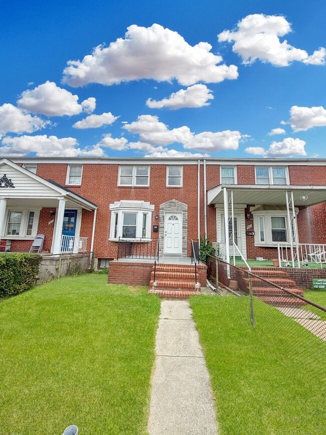 Building Photo - Spacious Dundalk Home with Finished Basement & Fireplace