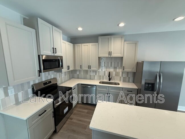 Photo - 525 Dellwood Dr