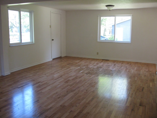Photo - 715 Barlow St