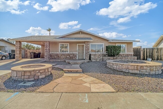 Building Photo - 1158 W Hillview St