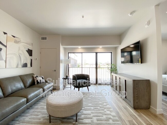 Photo - 1683 Midtown Pl