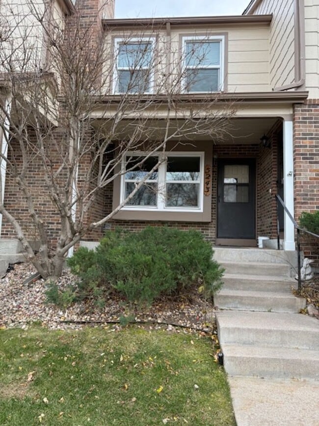 Building Photo - House For Lease