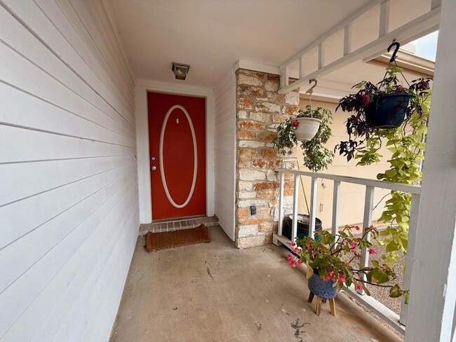 Photo - 16704 Whitebrush Loop