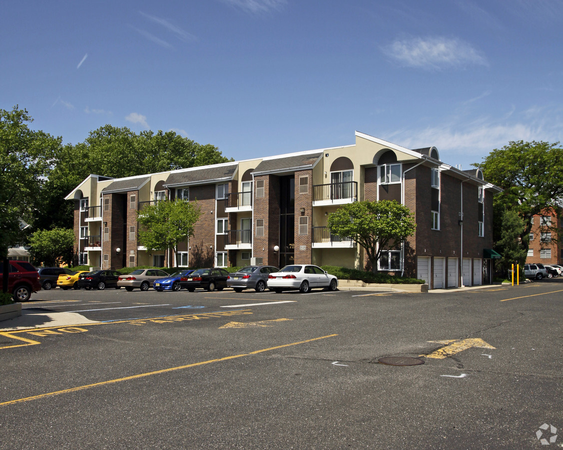 Carriage House Apartments For Rent In Hackensack