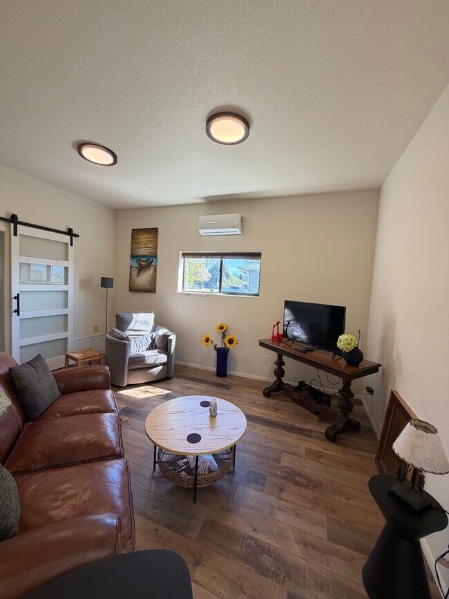 Photo - W Central Duplex Unit 3427 1/2