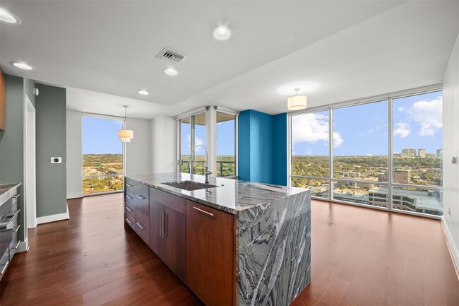 Building Photo - 300 Bowie St Unit 2405