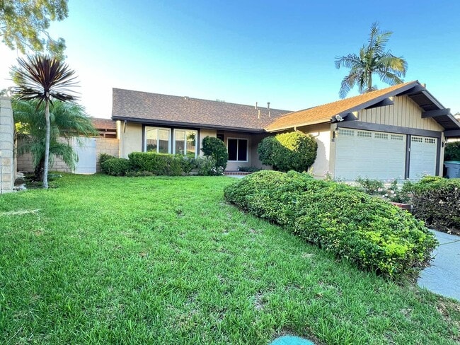 Building Photo - 111 Avenida Santa Anita Rental