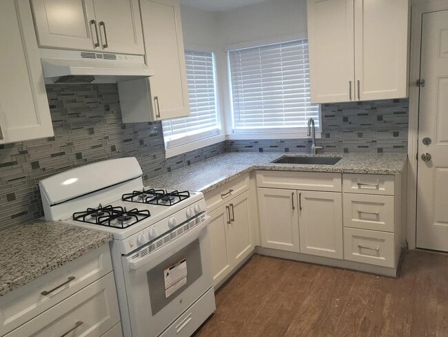 Building Photo - 331 Las Palmas Ave Unit 331