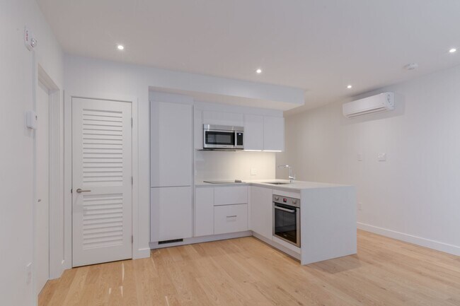 Photo - 3014 Avenue Van Horne Unit 12