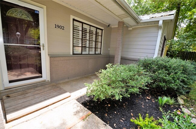 Photo - 1902 Coulcrest Dr