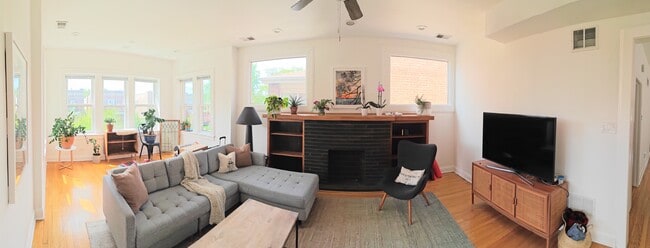 Building Photo - 5210 W Cullom Ave Unit 2 Rental